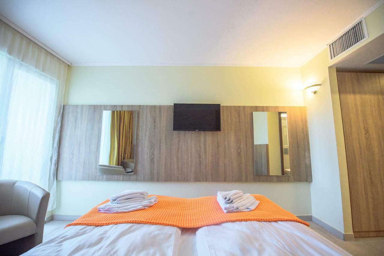 Hotel Piccadilly Mamaia Luaran gambar