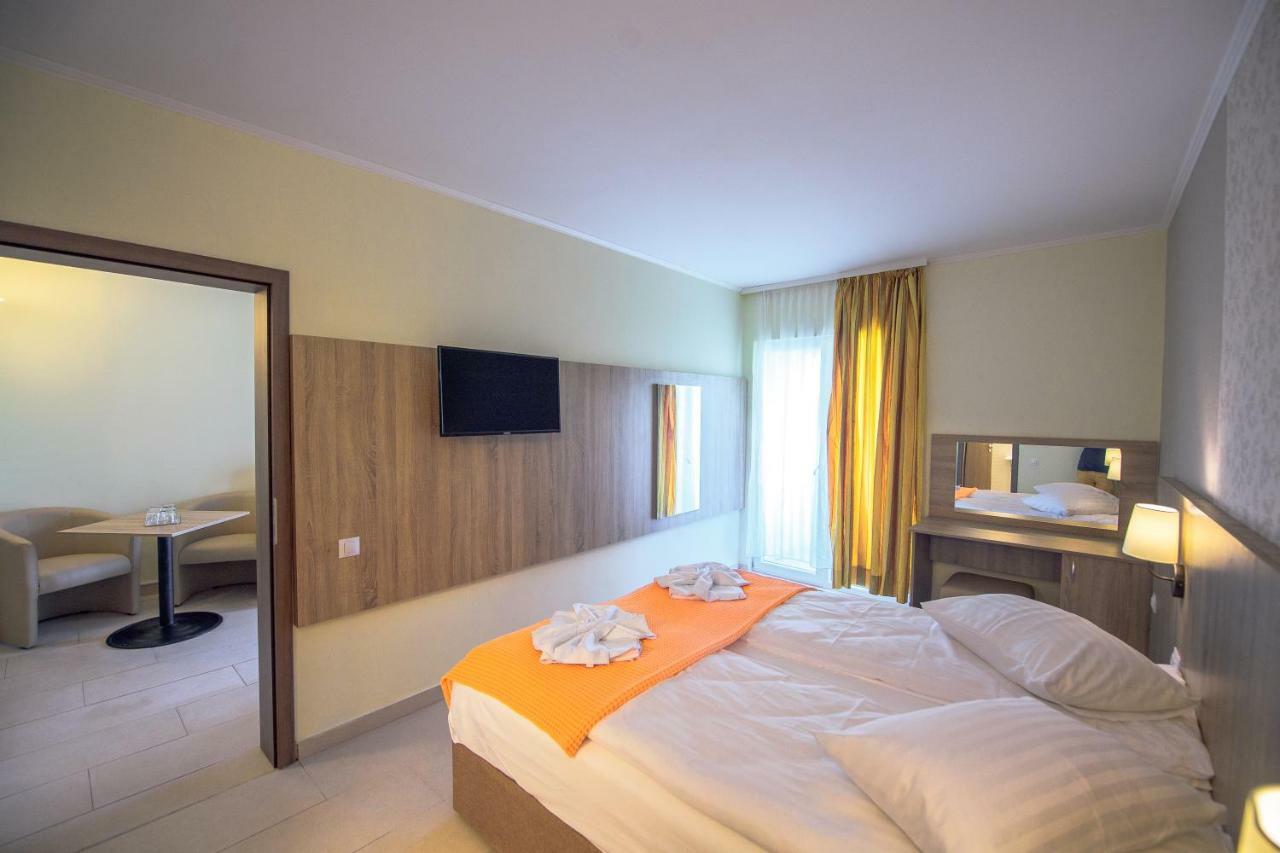 Hotel Piccadilly Mamaia Luaran gambar