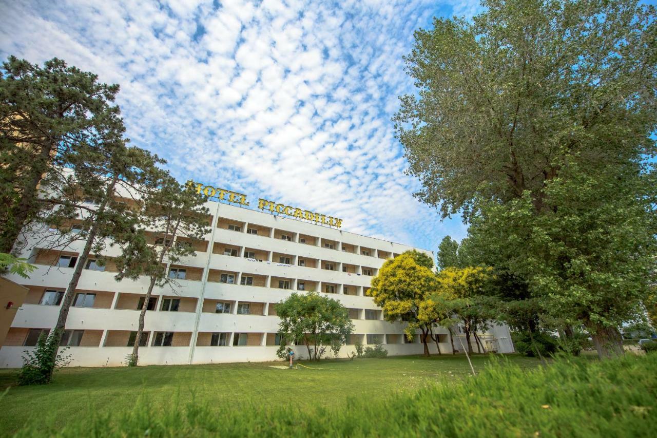 Hotel Piccadilly Mamaia Luaran gambar