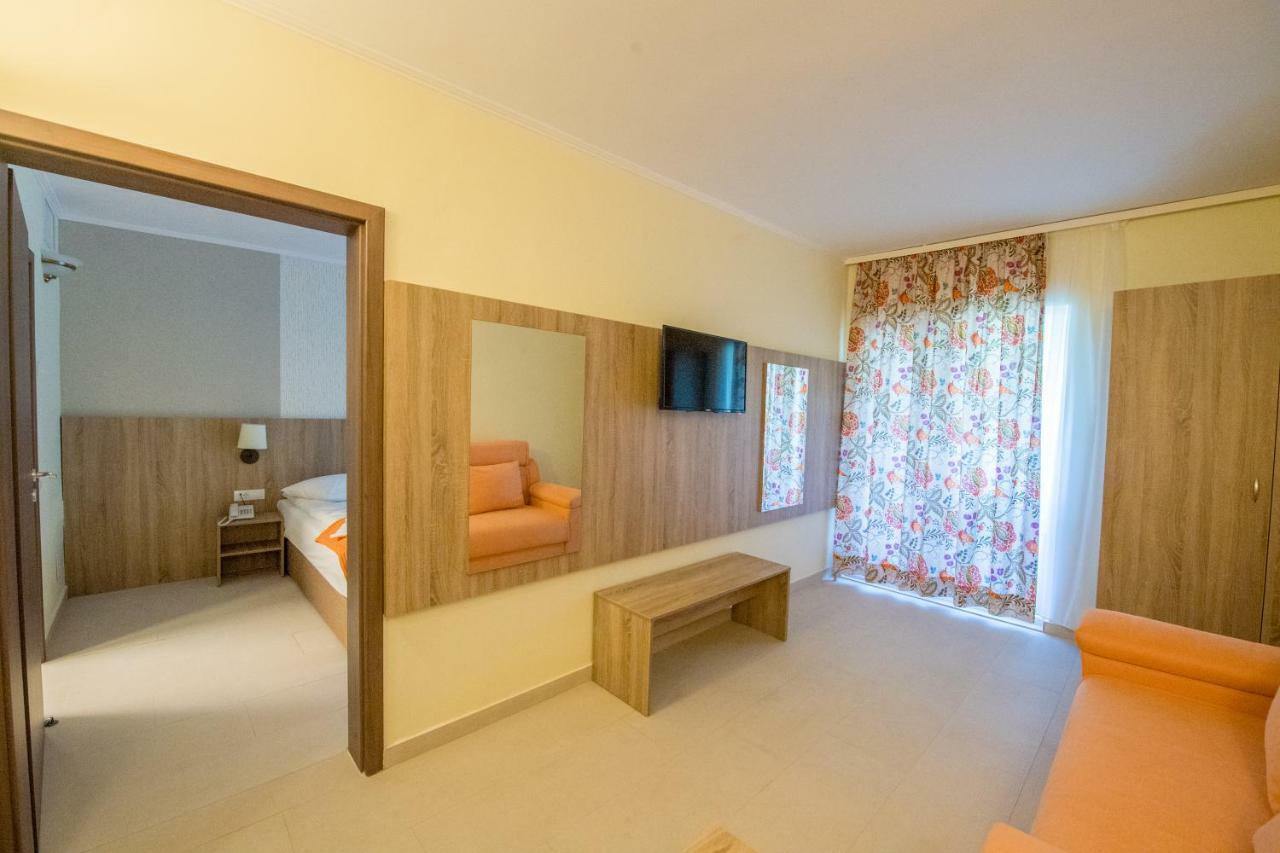 Hotel Piccadilly Mamaia Luaran gambar